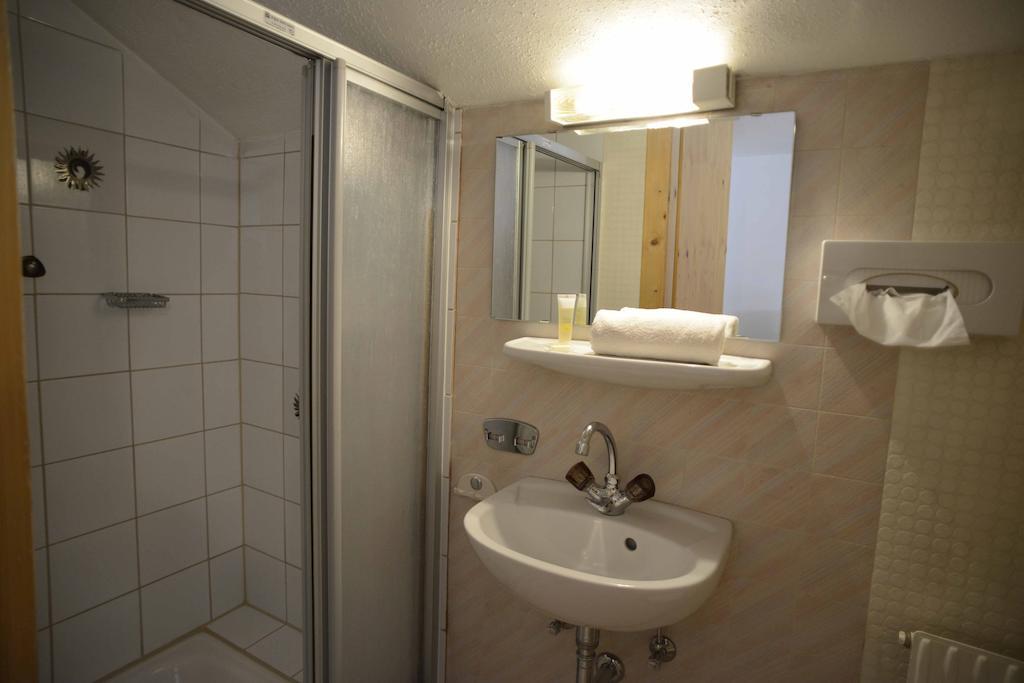 Alpengasthof Zur Post Schattwald Room photo